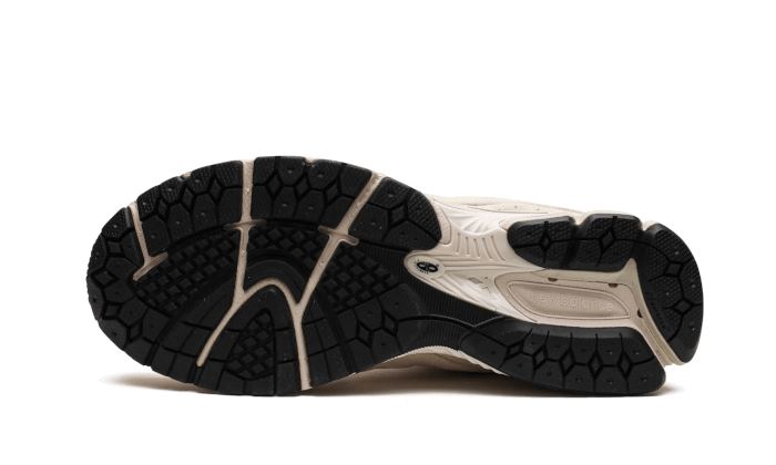 New Balance 2002R Light Bone Aluminium